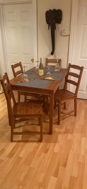 Beautiful Family dining room set like new a must see . in Dining Tables & Sets in City of Halifax - Image 3