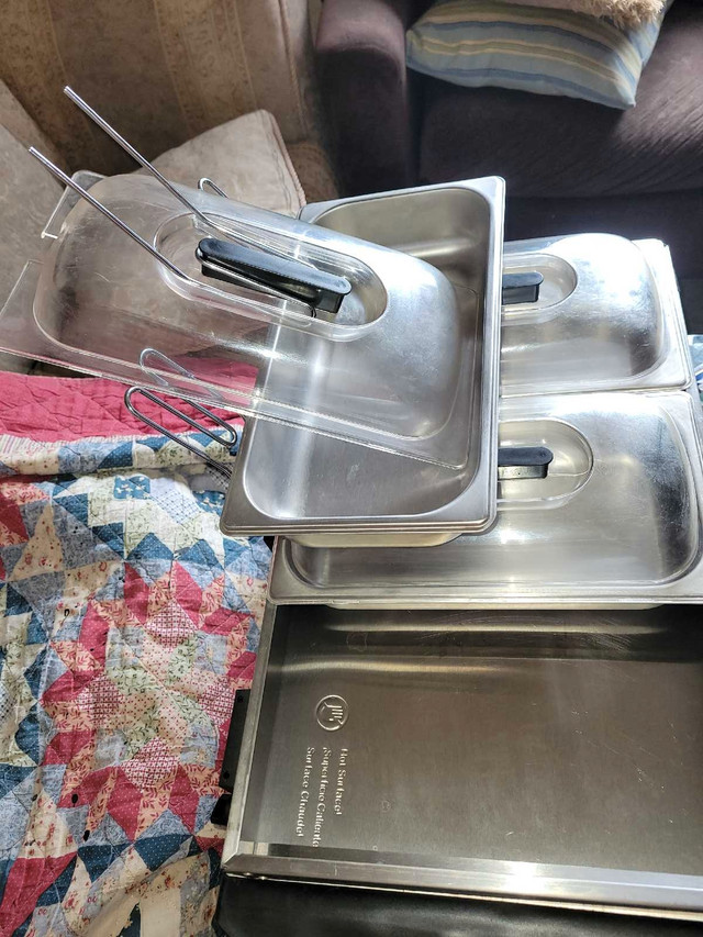 Electric Betty Crocker food warmer in Other in Saint John - Image 4