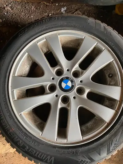 2 Mag pour BMW ils sont sur des pneus de grandeur 205/55 R16 Prix: 80,00 pour les 2