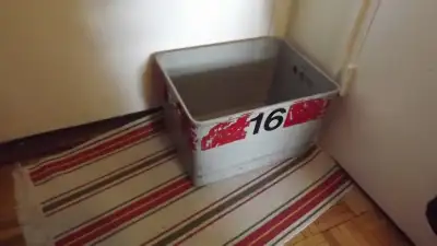 CANADA POST VINTAGE "3 FINGERS"POST OFFICE DEPOT CRATE#16, View more