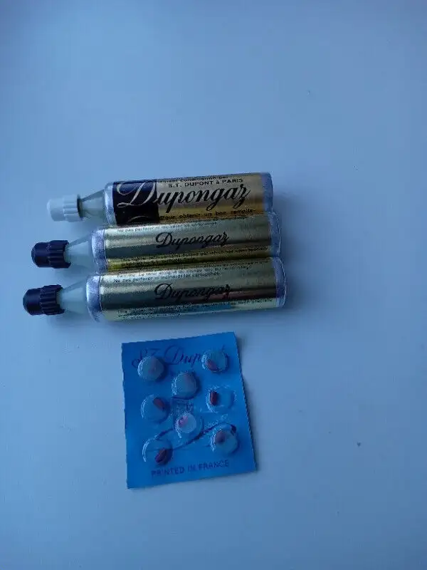 Dupongaz bombonnes jaune et pierres pour briquet JPDupont in Arts & Collectibles in Laurentides - Image 2
