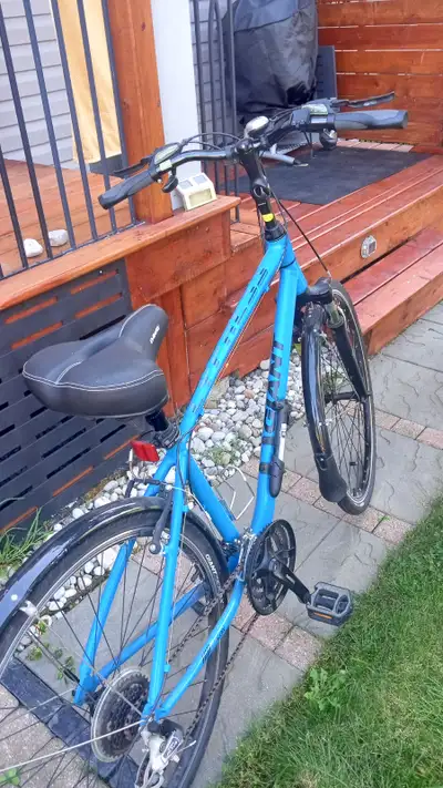 GIANT brand bicycle (Fort Erie), View more