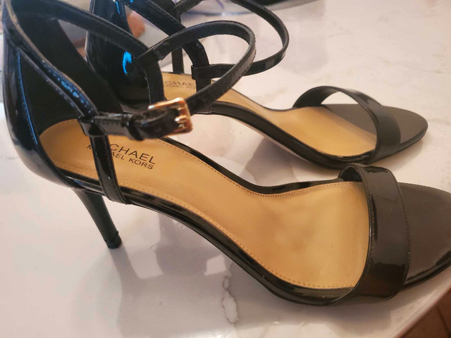 Michael Kors Sandals - Patent leather Size 8 dans Femmes - Chaussures  à Ville de Montréal