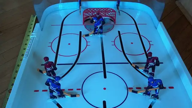Jeu d'hockey sur table 36 pouces PAS DE RONDELLE 300525 dans Art et objets de collection dans Laval/Rive Nord - Image 4