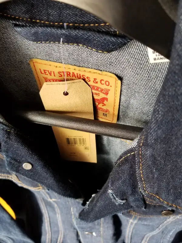 Levi's Trucker Jackets - Size Medium in Men's in Ottawa - Image 4