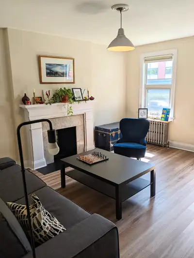 Large 2-Brm apartment (above ground) - Liberty Village