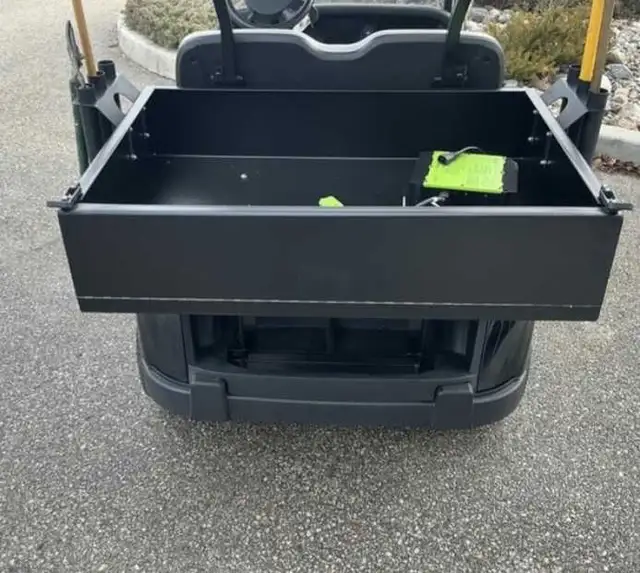 Golf cart with utility box lithium in Golf in Prince George - Image 4