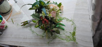 Bouquets de mariees faits de fleurs synthetiques