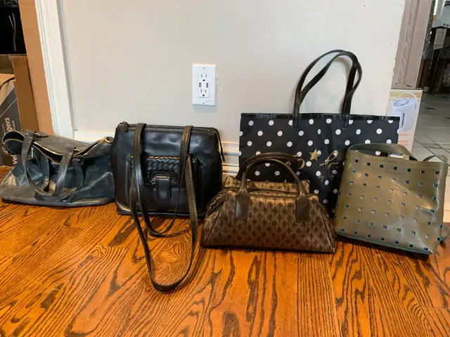 Women’s handbags in Women's - Bags & Wallets in City of Toronto - Image 2