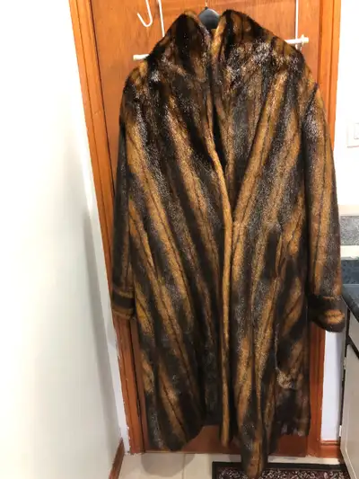 WOMANS REGAL PLUSH FAUX FUR  WINTER COAT (XL), View more
