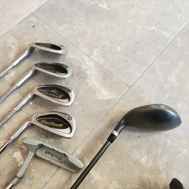 Jr. / Kida WILSON PRO STAFF Golf Clubs with Stand Bag in Golf in Barrie - Image 10