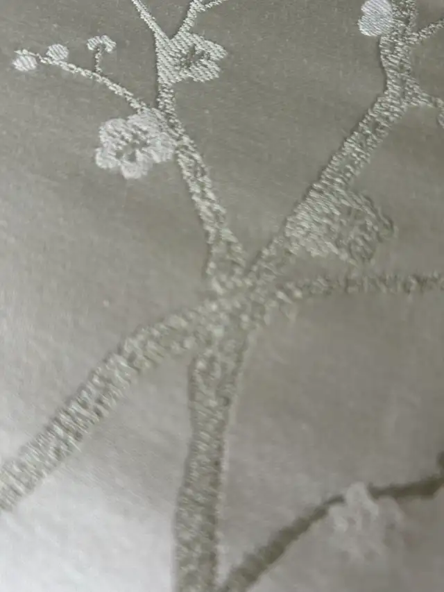 GLUCKSTEIN QUEEN DUVET COVER AND SHAMS in Bedding in Ottawa - Image 4