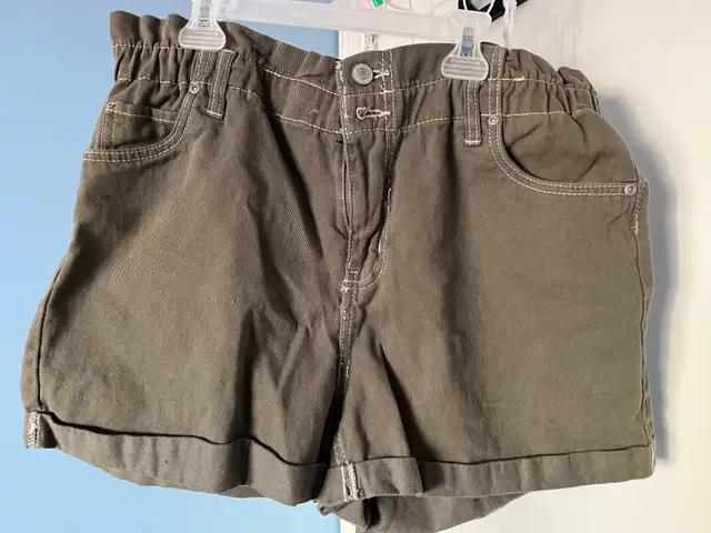 ladies/ teen shorts in Women's - Bottoms in Mississauga / Peel Region - Image 2