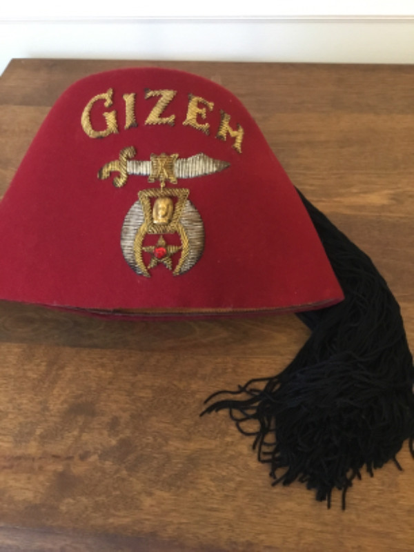 Vintage Shriners Fez hat in Arts & Collectibles in Nanaimo - Image 2