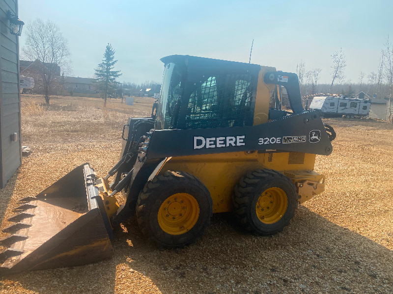 John Deere 2015 320E Skid Steer loader Heavy Equipment Edmonton Kijiji
