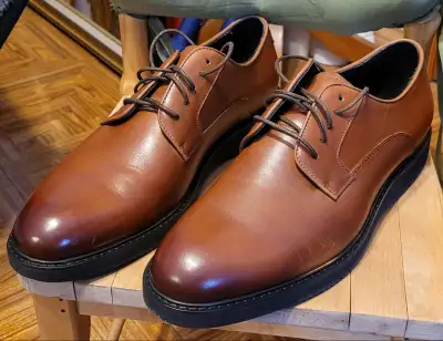 Souliers Browns neufs en cuir brun/beige, Pointure 43, View more