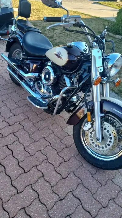 Yamaha v Star 1100 classic, known for its smooth ride and classic cruiser styling. It's in good cond...