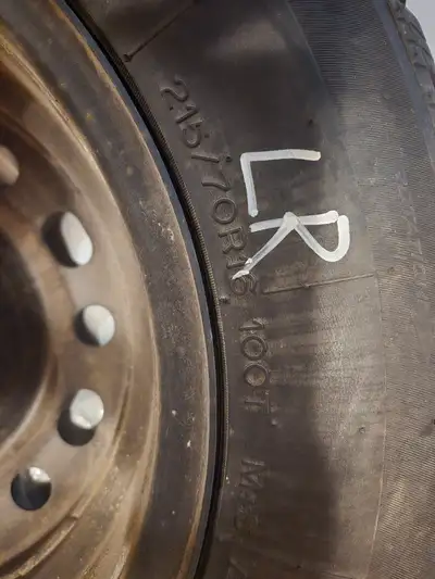215/70/R16 100T 4 winter tires on rims in new condition 3 years old never used on Honda CRV