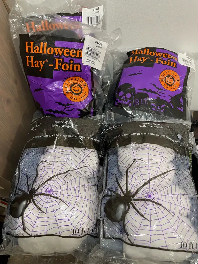 Brand new 6x bags Halloween hay/ spider web, decor giftable Gift