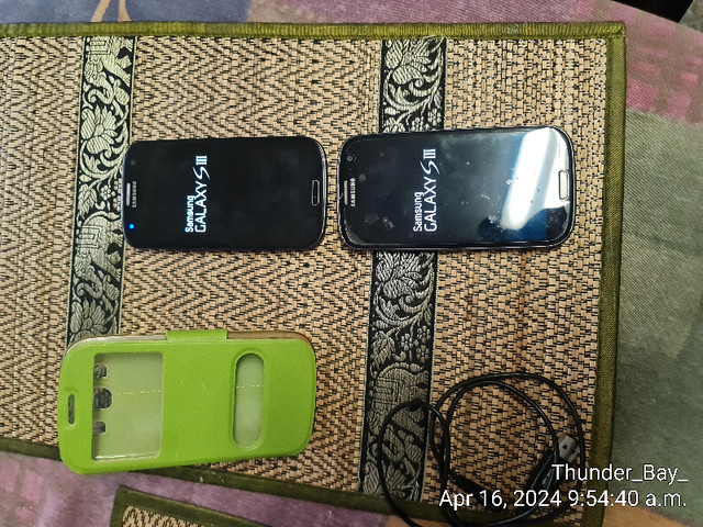 2 Samsung S III galaxy phones with case, charge cord in Cell Phones in Thunder Bay - Image 3