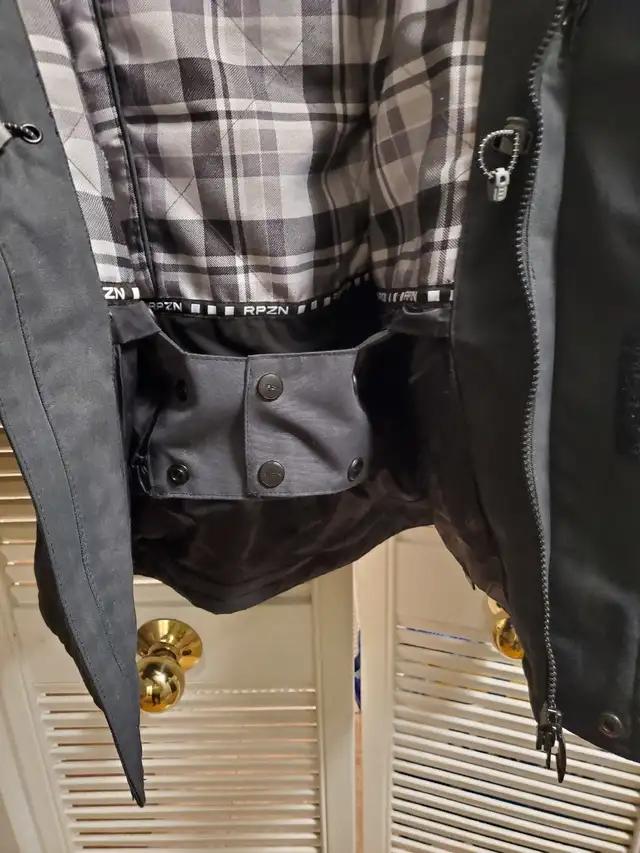 Men's Winter RPZN Jacket size S in Men's in Mississauga / Peel Region - Image 4