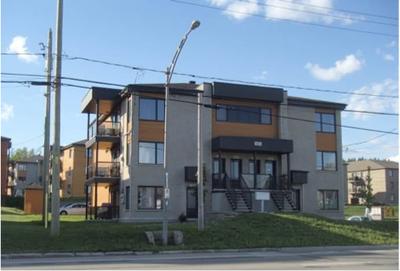 Grand condo 2 chambres, aire ouverte, meublé tout équipé, prêt à habiter, idéale pour transition de...