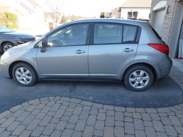 nissan versa 2011 sl tech dans Autos et camions  à Laval/Rive Nord