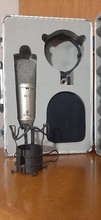 BEHRINGER B-1, Condenser Microphone and Accessories!