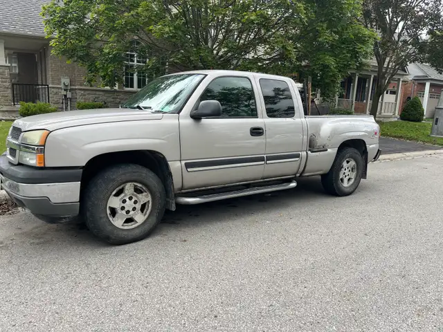 2005 Chevy Silverado stepside v8