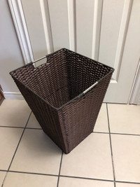 Large wicker look laundry / storage basket 
