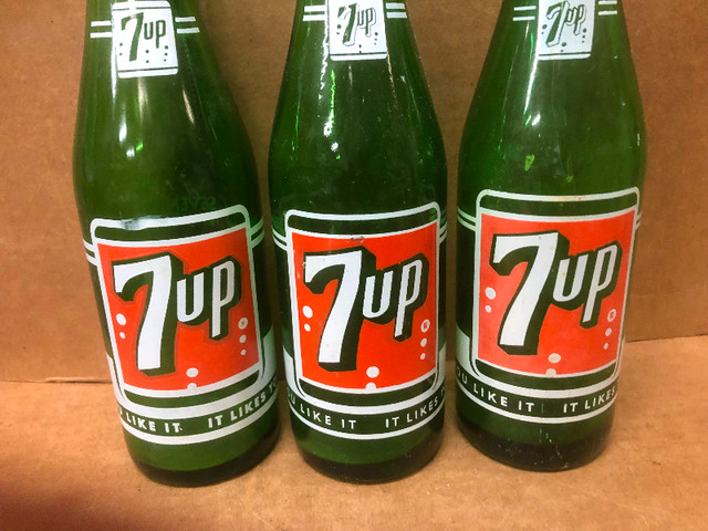 3 Vintage 7-UP Soda Pop Bottles in Arts & Collectibles in Regina - Image 3