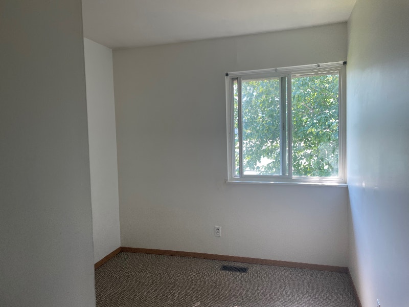 Roommate Wanted! 3 bed 1.5 bath Townhouse Room Rentals & Roommates