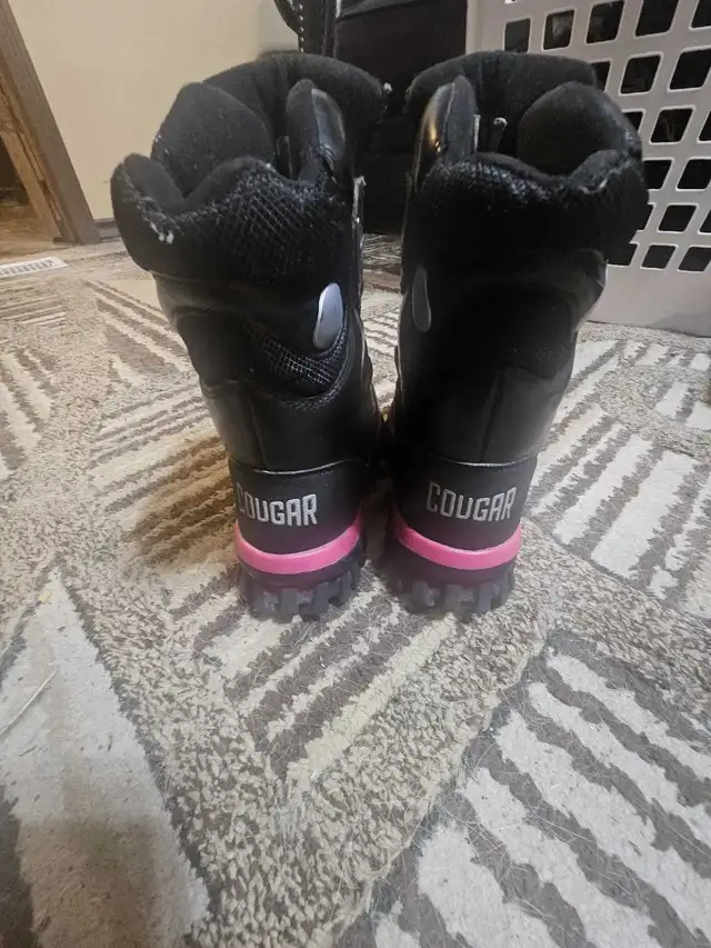Cougar Winter Boots in Kids & Youth in Calgary - Image 3