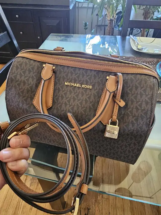 Michael Kors Speedy Style Bag in Women's - Bags & Wallets in Mississauga / Peel Region - Image 3