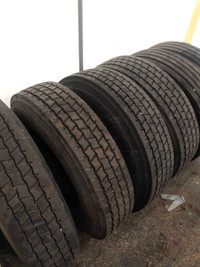 11R 22.5 truck tires great shape Michelin recaps