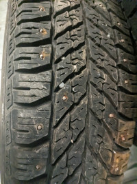 4 pneus d'hiver Goodyear à clous 195 70 r14