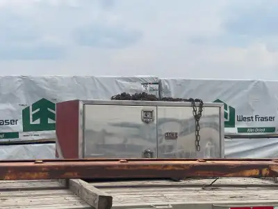 Aluminum trailer tool box