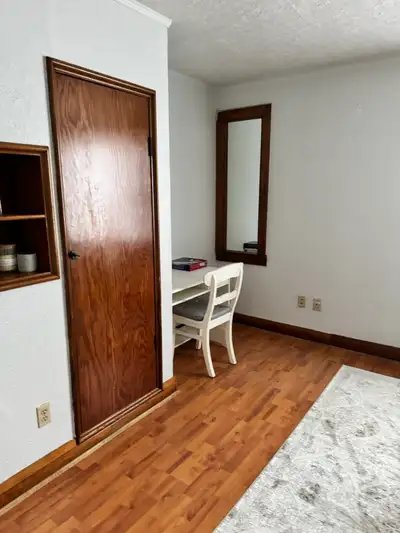 Large one bedroom apartment located in Tillsonburg. The apartment comes with stove, fridge, washer a...