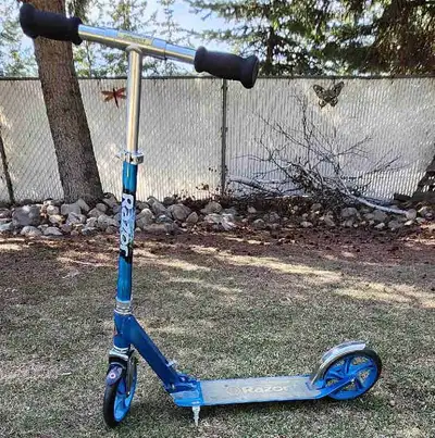 Razor A5 Lux Adjustable/Foldable Aluminum Kick Scooter