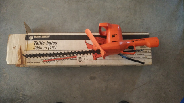 Electric Hedge Trimmer - Black & Decker in Outdoor Tools & Storage in North Bay