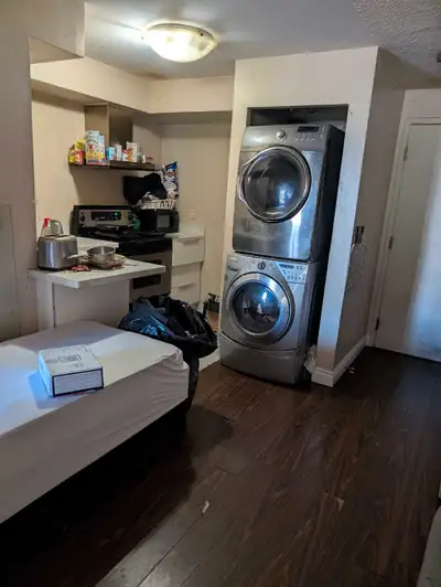 Private room to rent in a new sq1 condo