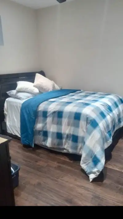 FURNISHED ONE BEDROOM SHARE KITCHEN AND WASHROOM