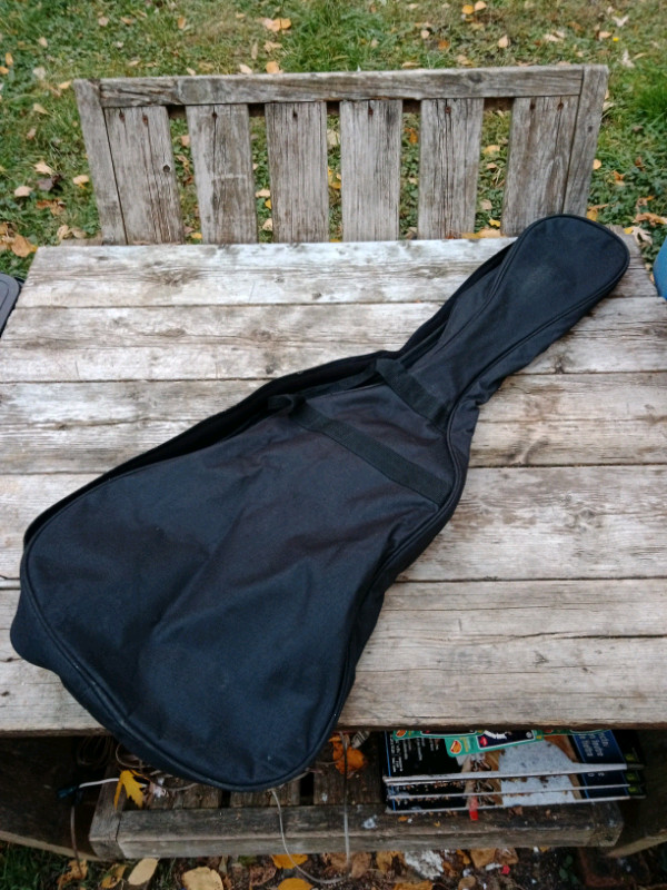 Small Guitar Soft Case, Bottom Width 13", Nyon in Guitars in Oshawa / Durham Region - Image 3