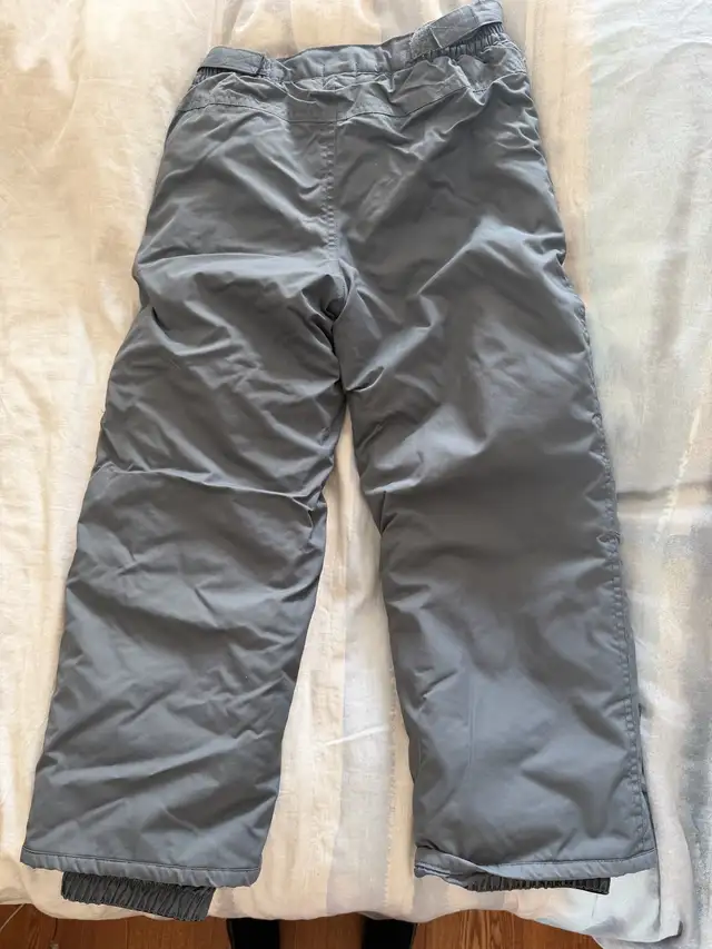 Child’s Size 8 Snow Pants for Sale in Kids & Youth in Calgary - Image 3