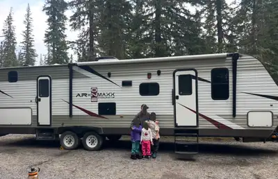 Spacious travel trailer. Has a queen bed, double bunk beds, and a comfy U-dinette. Full kitchen with...