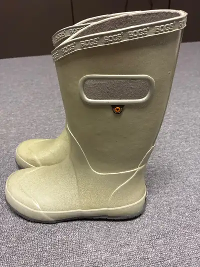Bogs RainBoots Youth Size 4, View more