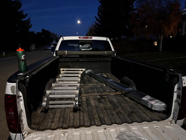 8’ roll up tonneau cover in Other Parts & Accessories in Edmonton - Image 3
