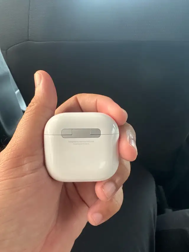 Airpod Pro in Headphones in Mississauga / Peel Region - Image 3