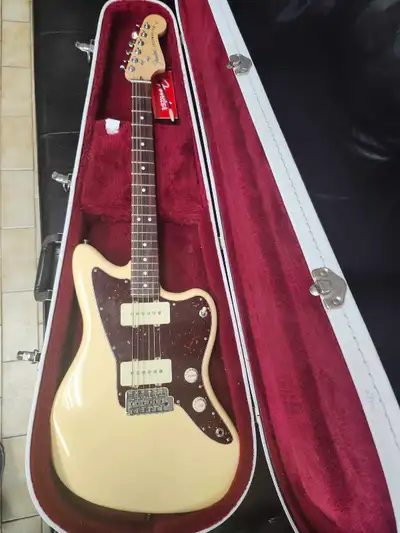 All stock W gig bag, not hard case 2018 PRICE IS FIRM NO TRADES I'm Scarborough 401 and 404 area Exc...