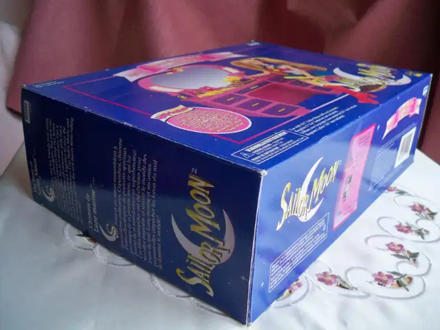 1997 Sailor Moon "Light-Up Dressing Table" Vanity in Box (Irwin) in Arts & Collectibles in Fredericton - Image 11